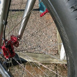 Unikt - inga externa ekerhål, hookless 37 mm breda fälgar 29" (ISO 622 mm) hjulset