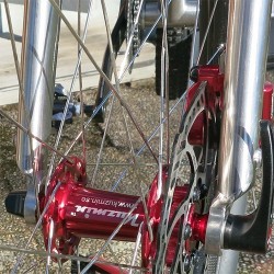 Unikt - inga externa ekerhål, hookless 37 mm breda fälgar 29" (ISO 622 mm) hjulset