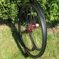 Unikt - inga externa ekerhål, hookless 37 mm breda fälgar 29" (ISO 622 mm) hjulset