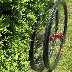 Unikt - inga externa ekerhål, hookless 37 mm breda fälgar 29" (ISO 622 mm) hjulset